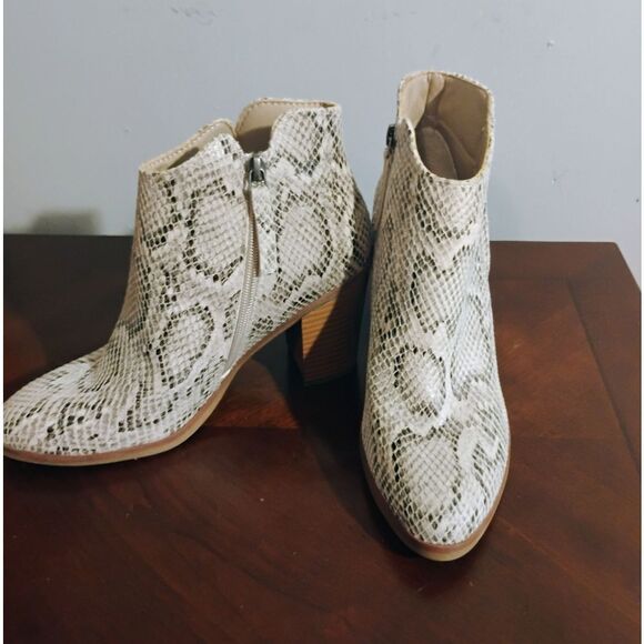 Maurices Gray and White Ankle Booties with Snakeskin Pattern - Picture 1 of 13